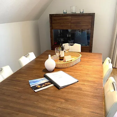 Luv-lee Apartman